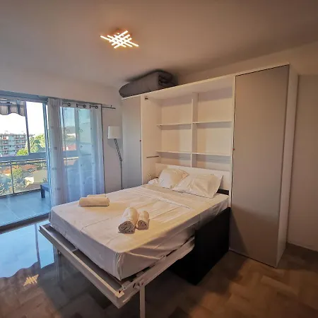 Apartment Sea Side Oceanides Juan-les-Pins